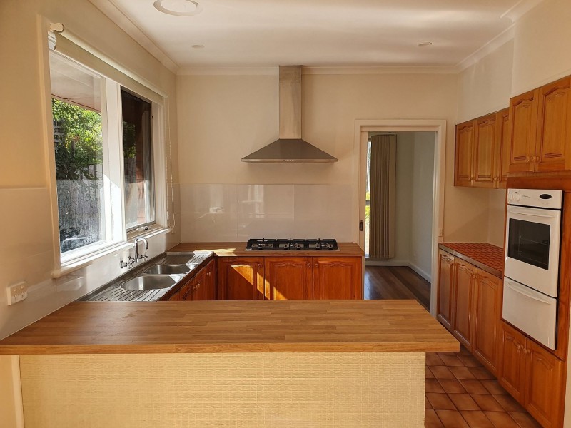 21 St Clems Rd, Doncaster East VIC 3109