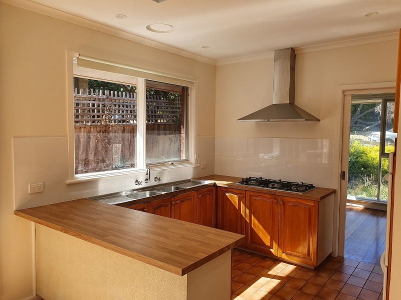 21 St Clems Rd, Doncaster East VIC 3109