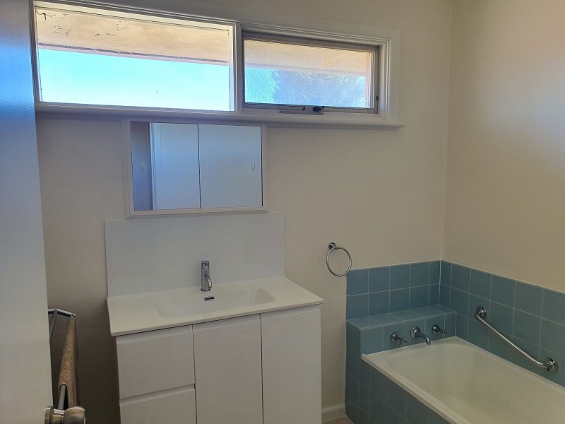 21 St Clems Rd, Doncaster East VIC 3109