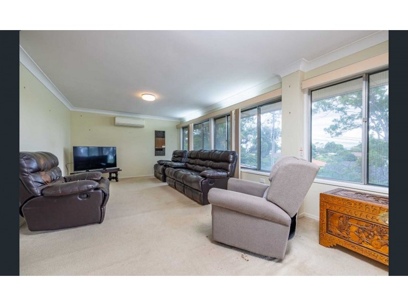 77 Dagmar St, Holland Park West QLD 4121