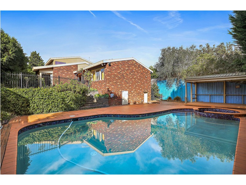 19 Remington Dr, Glen Waverley VIC 3150