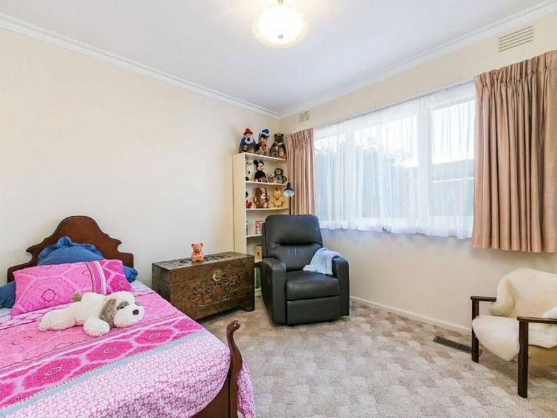 24 Blue Hills Ave, Mount Waverley VIC 3149