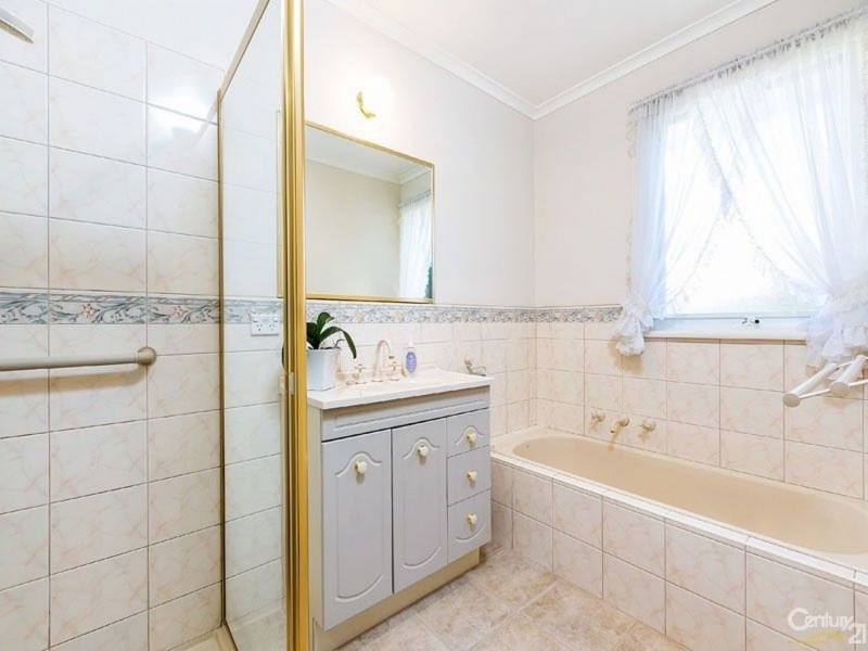 24 Blue Hills Ave, Mount Waverley VIC 3149