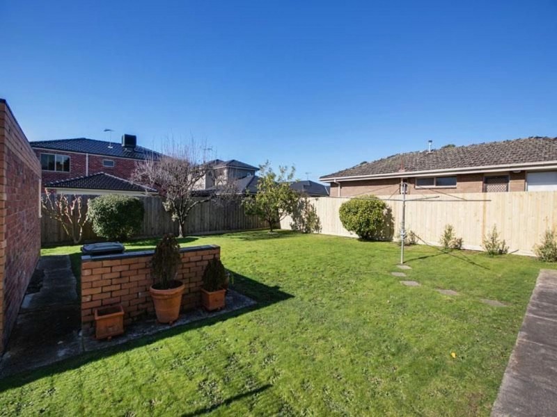 24 Blue Hills Ave, Mount Waverley VIC 3149