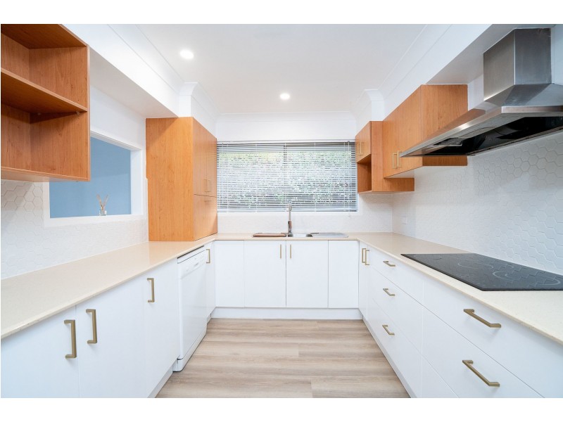 136 Rio Vista Bvd, Broadbeach Waters QLD 4218