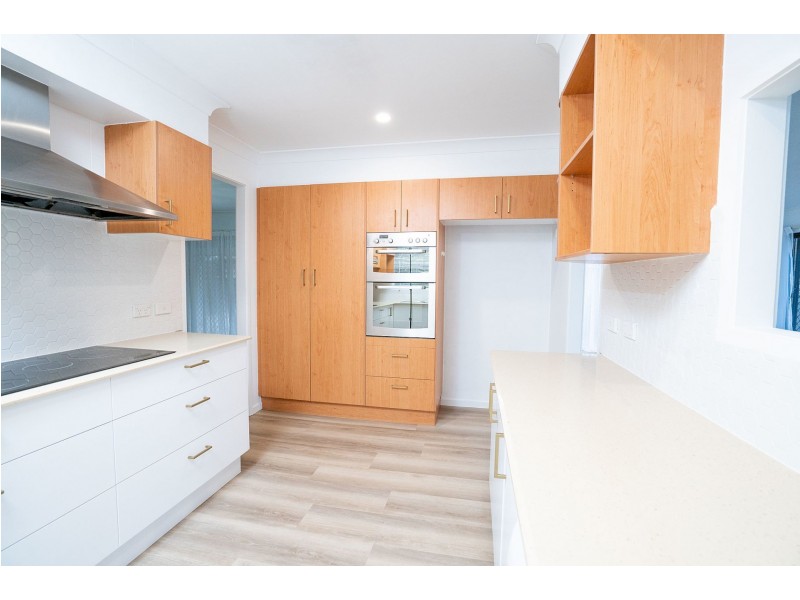 136 Rio Vista Bvd, Broadbeach Waters QLD 4218