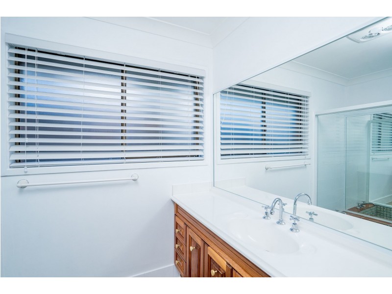 136 Rio Vista Bvd, Broadbeach Waters QLD 4218