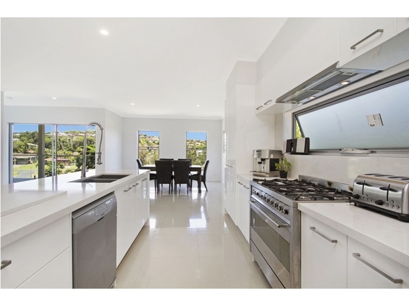 18 Donegal Ct, Banora Point NSW 2486
