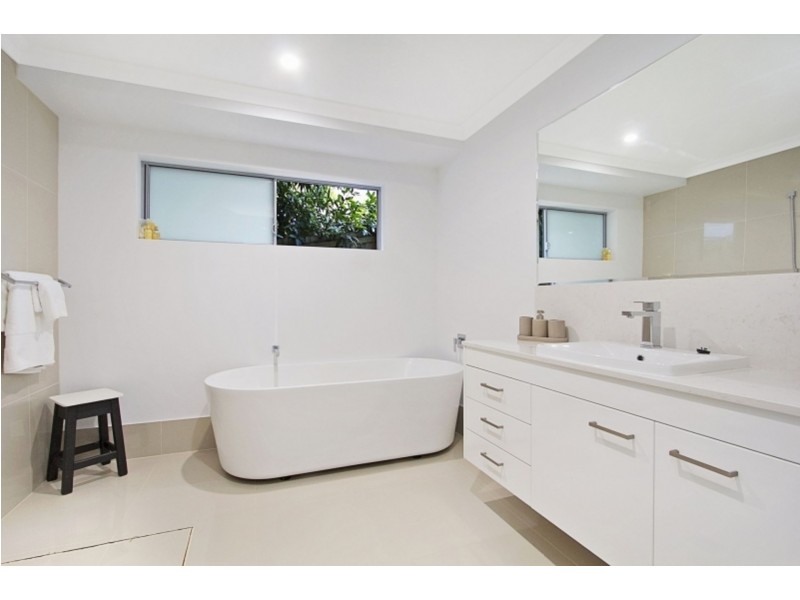 18 Donegal Ct, Banora Point NSW 2486