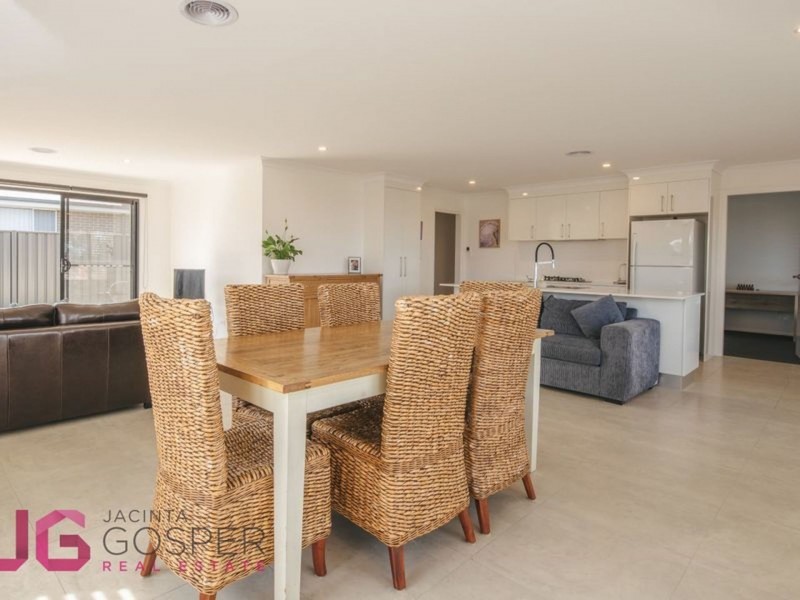 120 Kearneys Dr, Orange NSW 2800