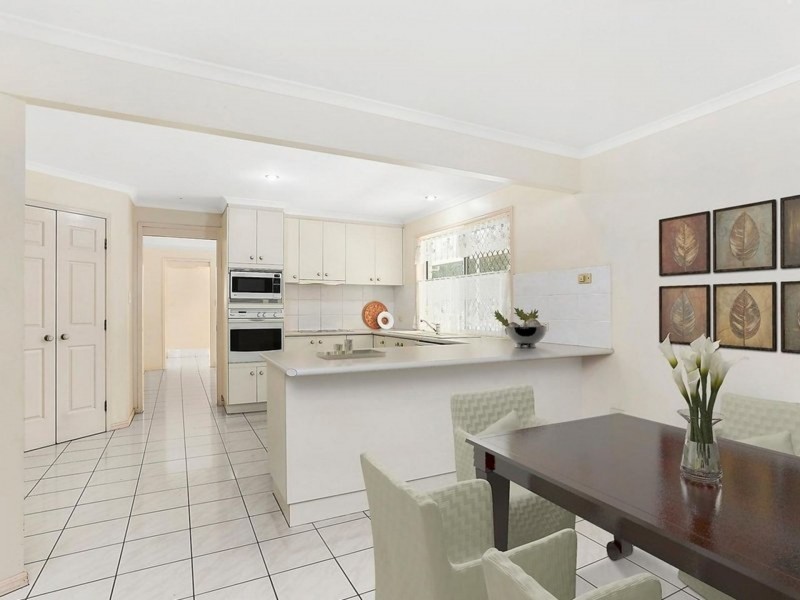 256 Chapel Hill Rd, Chapel Hill QLD 4069