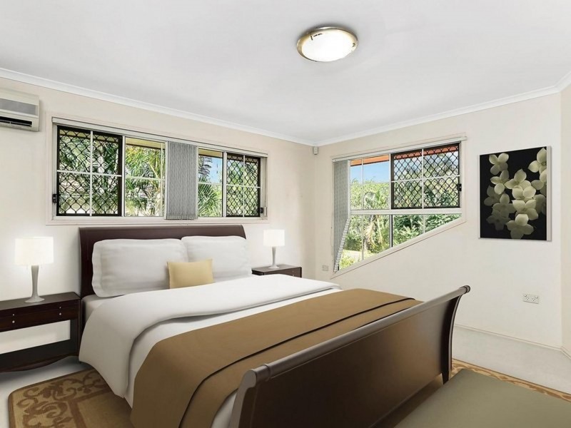 256 Chapel Hill Rd, Chapel Hill QLD 4069