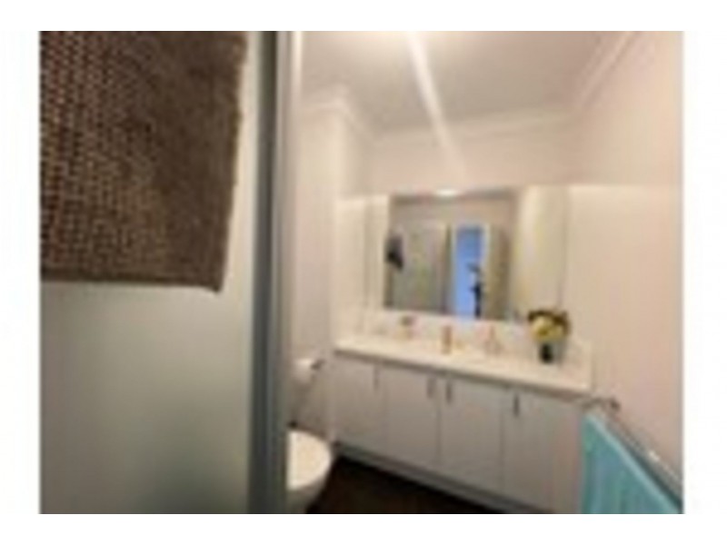 8 Darbyshire Pde, Alkimos WA 6038