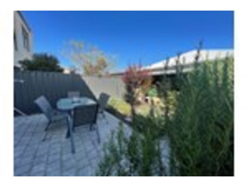 8 Darbyshire Pde, Alkimos WA 6038