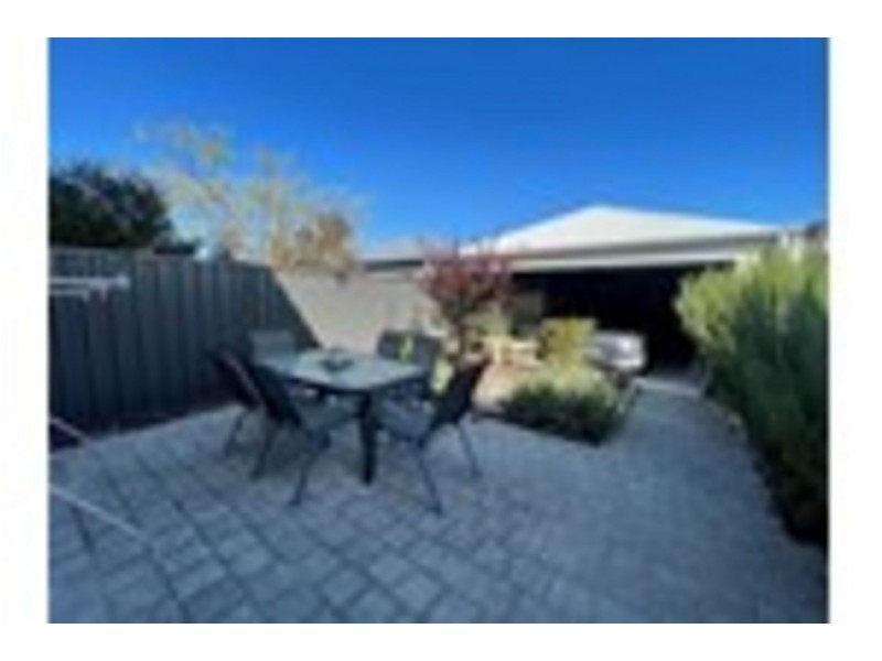 8 Darbyshire Pde, Alkimos WA 6038