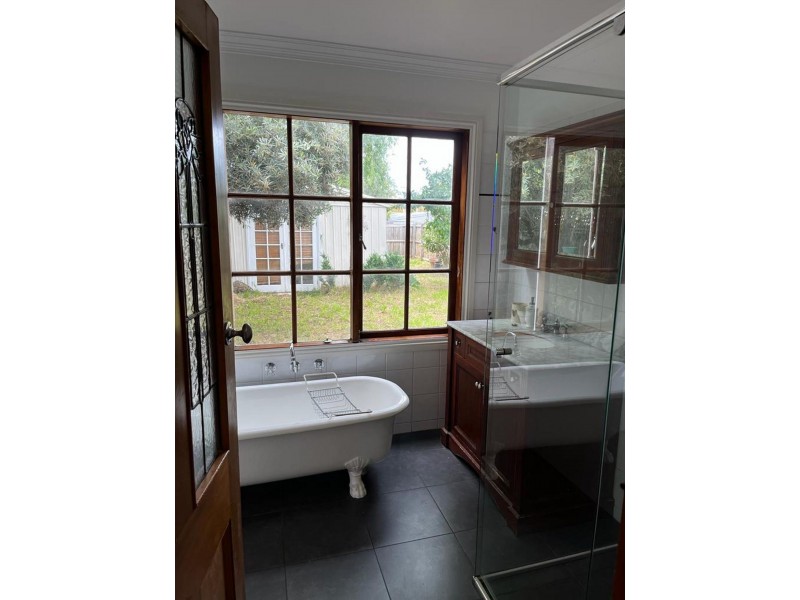 28 Lees St, Mckinnon VIC 3204