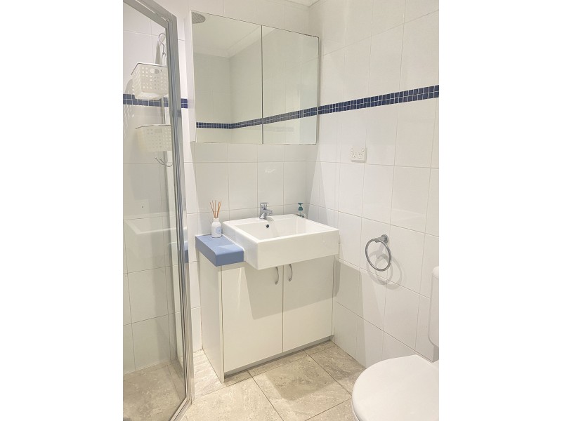 8/51 Station St, Burwood VIC 3125