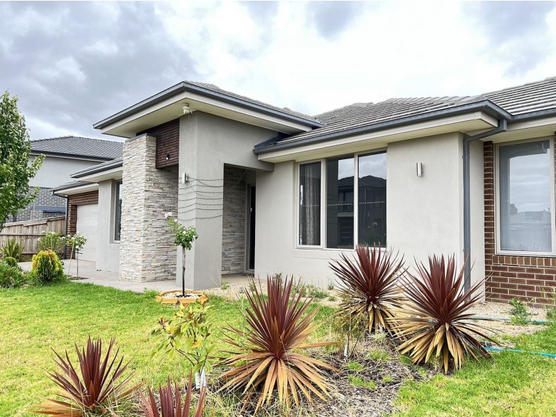 6 Ormiston Cres, Werribee VIC 3030