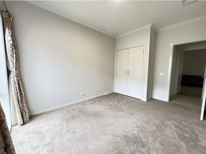 6 Ormiston Cres, Werribee VIC 3030