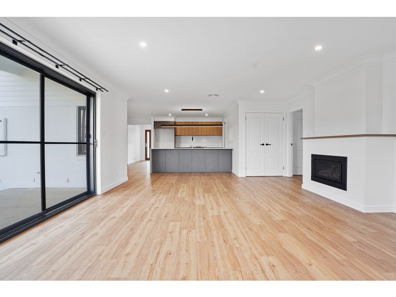 4 Grimston Cct, Goulburn NSW 2580