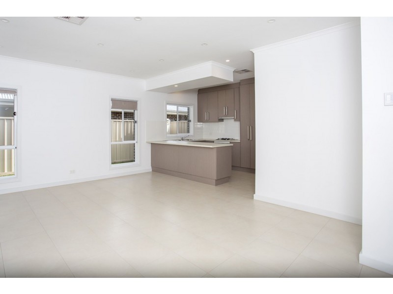 5b Radford Ave, Clearview SA 5085