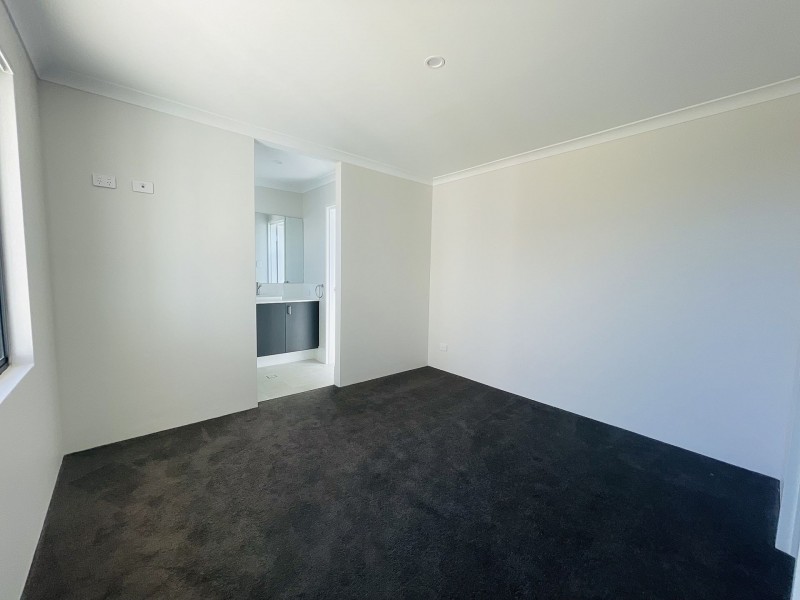 4 Urobilin Loop, Eglinton WA 6034