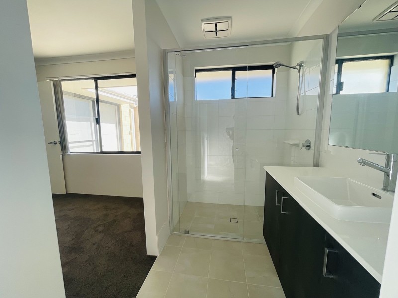 4 Urobilin Loop, Eglinton WA 6034