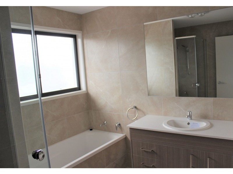 4 Triumph St, Birtinya QLD 4575