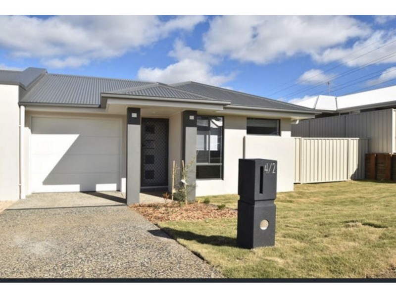 2/4 Minnett St, Glenvale QLD 4350