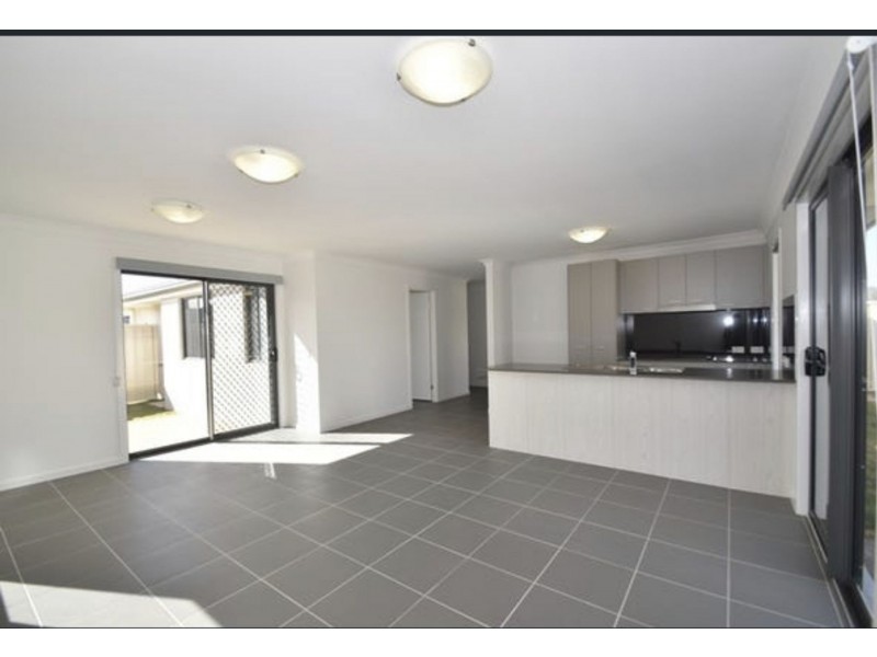 2/4 Minnett St, Glenvale QLD 4350
