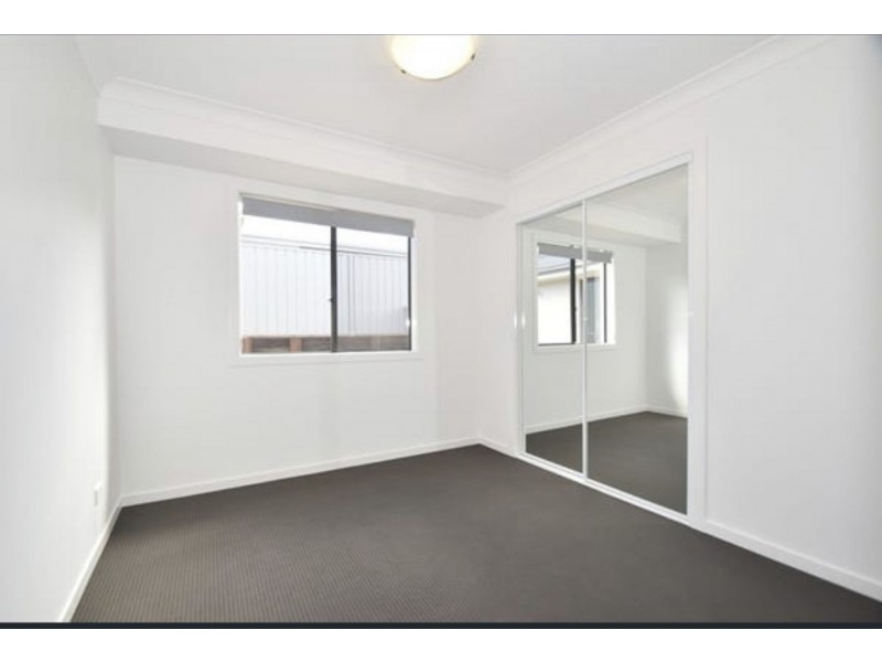 2/4 Minnett St, Glenvale QLD 4350