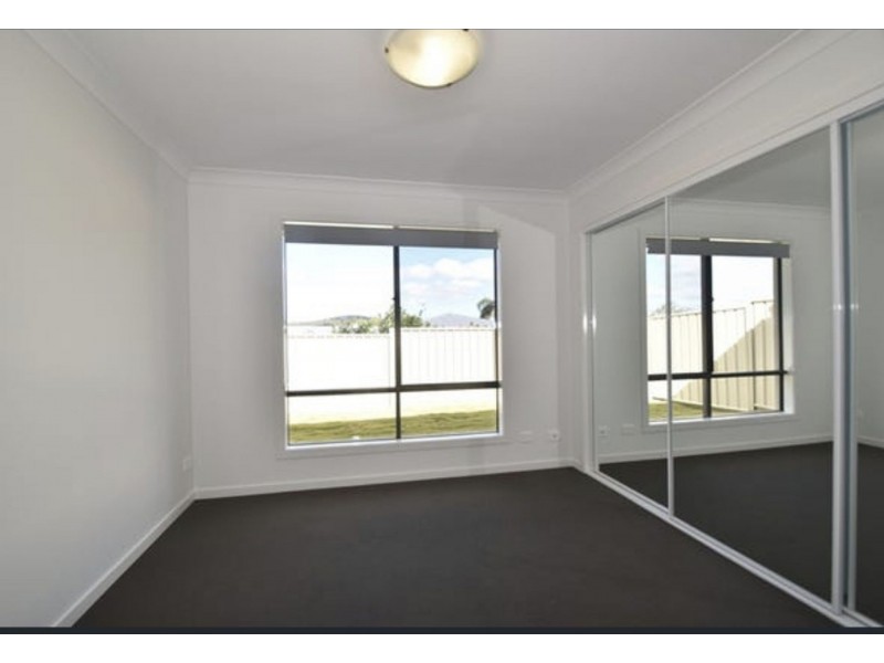 2/4 Minnett St, Glenvale QLD 4350