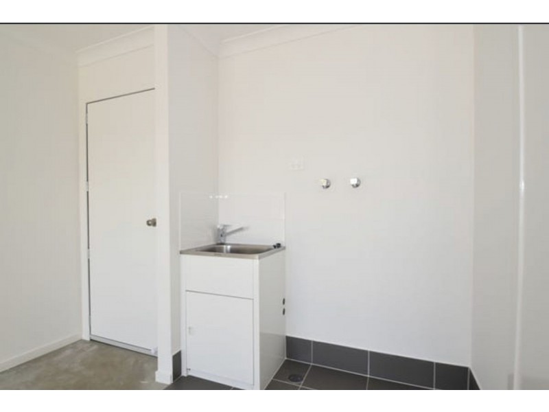 2/4 Minnett St, Glenvale QLD 4350