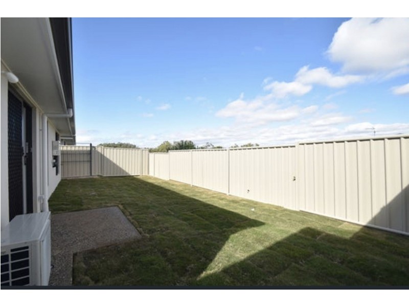 2/4 Minnett St, Glenvale QLD 4350