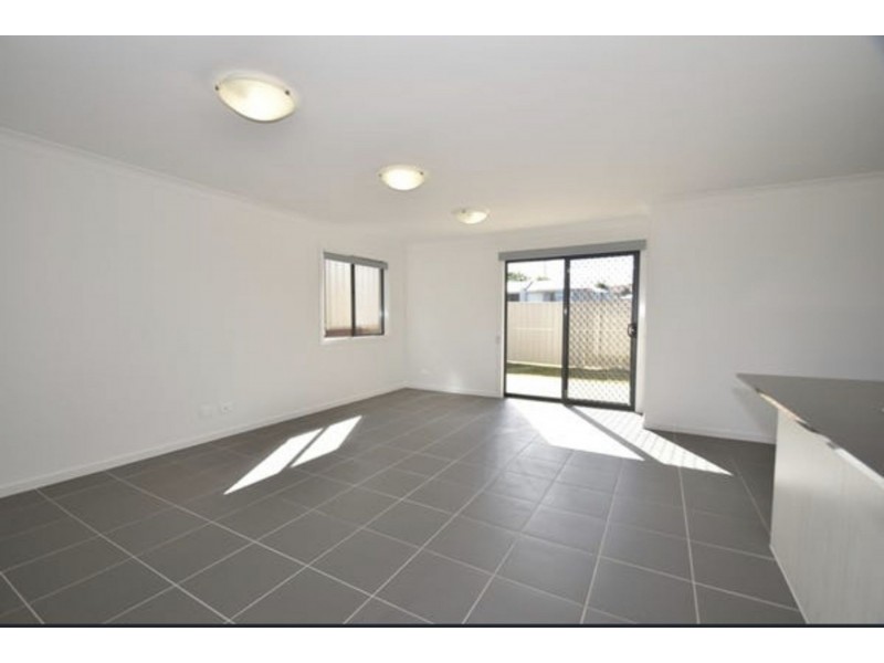 2/4 Minnett St, Glenvale QLD 4350