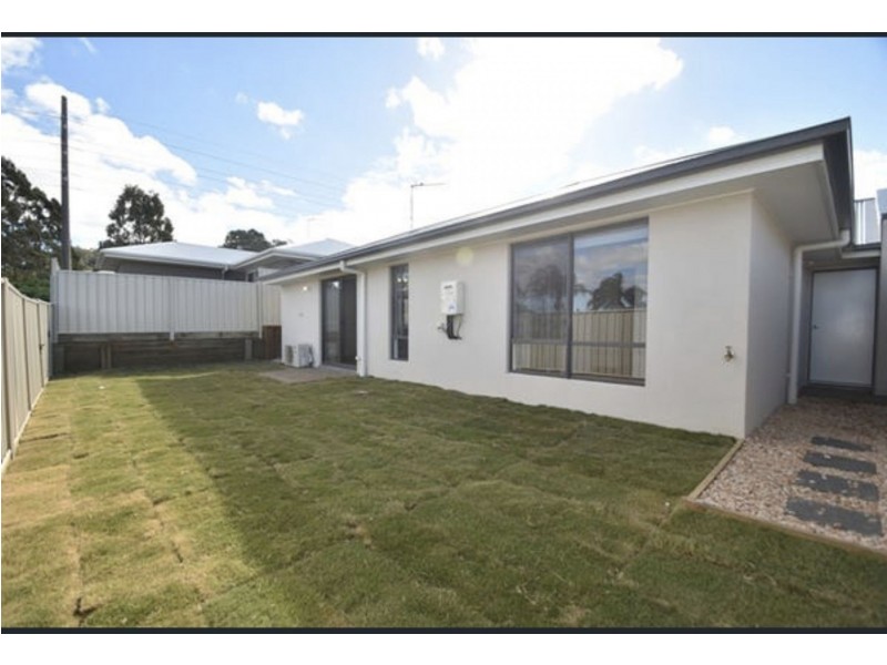 2/4 Minnett St, Glenvale QLD 4350