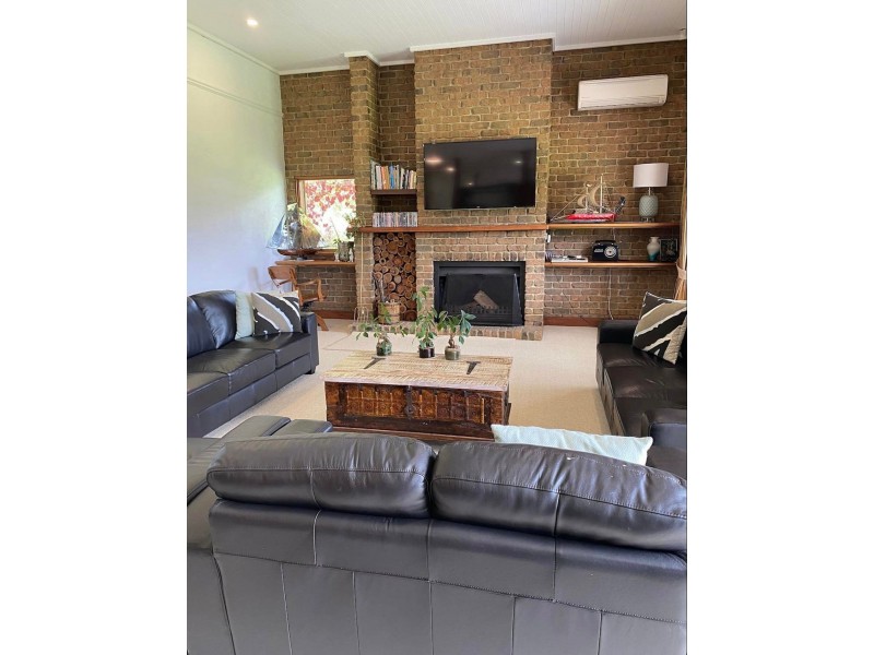 8 Barker Rd, Hindmarsh Island SA 5214