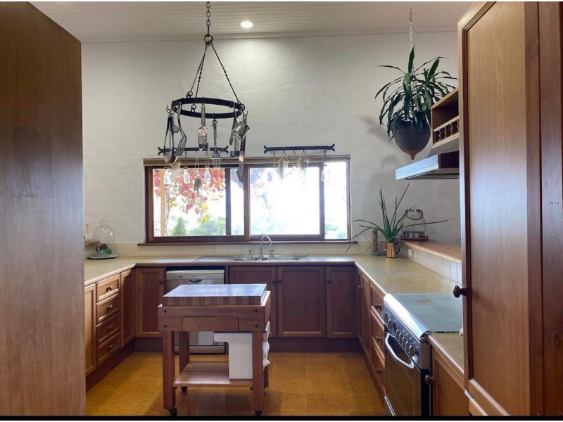 8 Barker Rd, Hindmarsh Island SA 5214