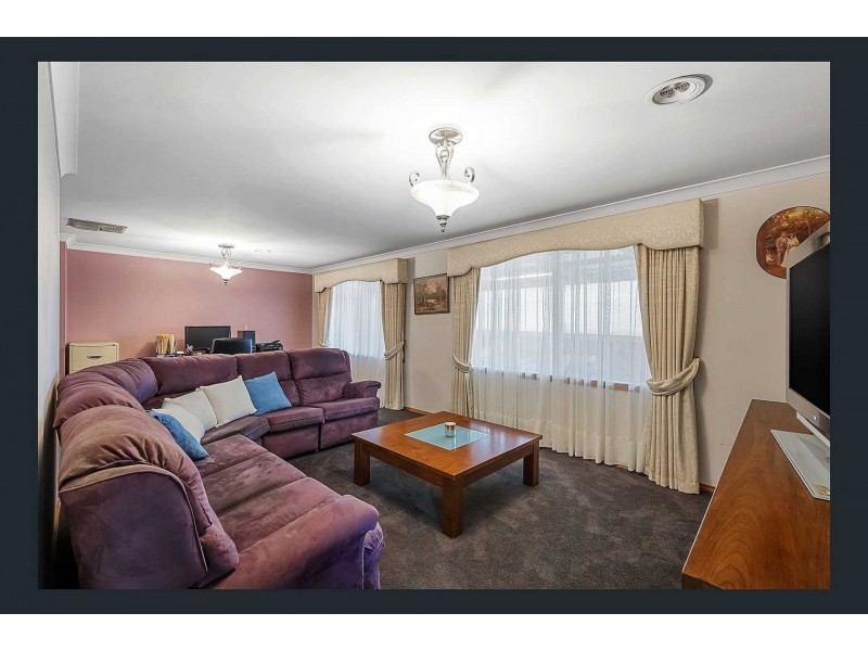 61 Grand Pde, Epping VIC 3076
