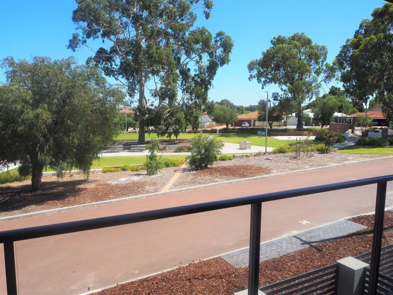 10 Page Ave, Bentley WA 6102