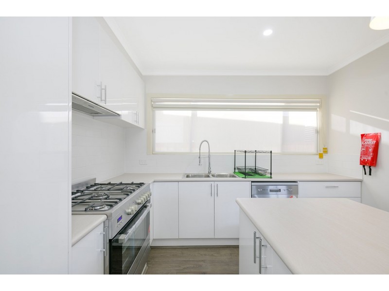 11 Aonach St, Clayton South VIC 3169