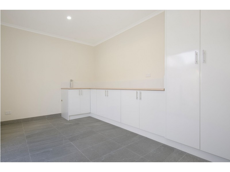 11 Aonach St, Clayton South VIC 3169