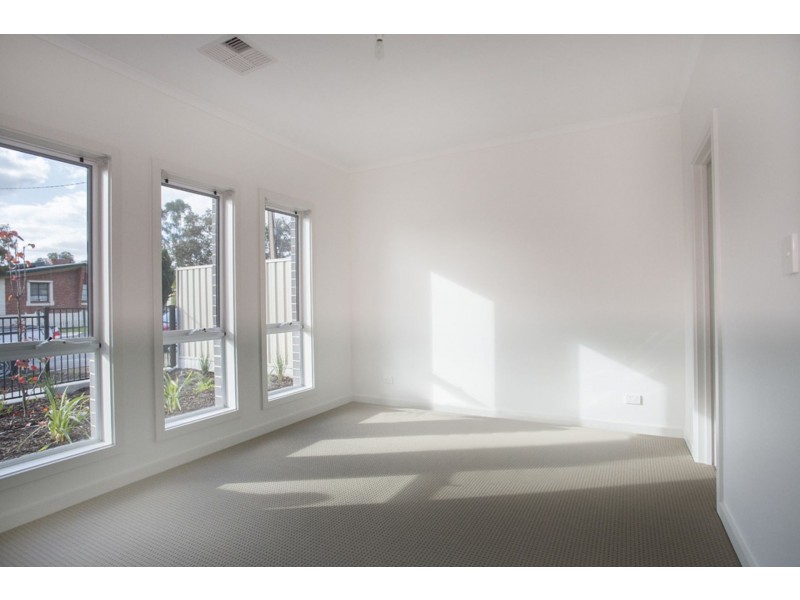 15 Selkirk Ave, Clearview SA 5085