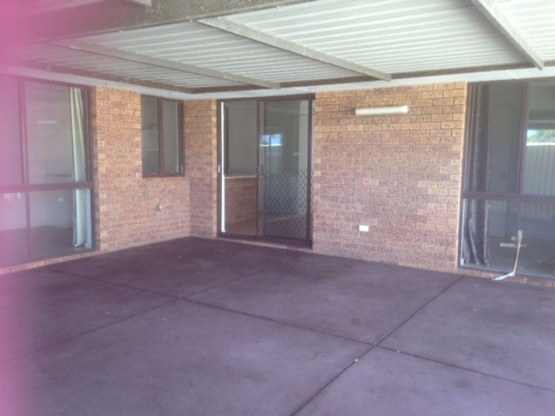 20a Honeysuckle Ramble, Halls Head WA 6210