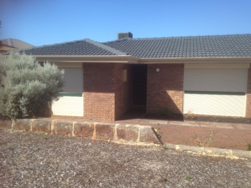 20a Honeysuckle Ramble, Halls Head WA 6210