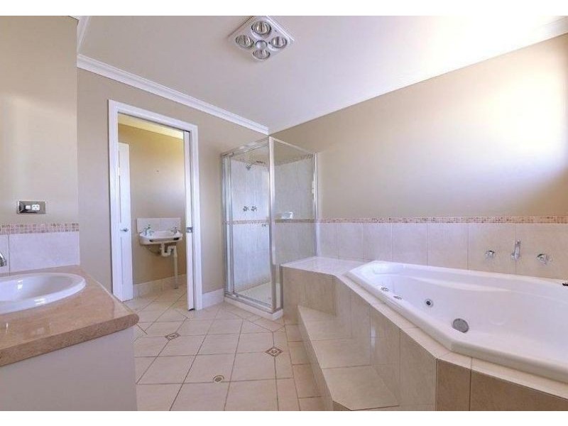 8 Podman Turn, Madora Bay WA 6210