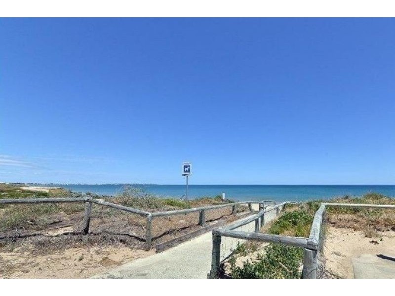 8 Podman Turn, Madora Bay WA 6210