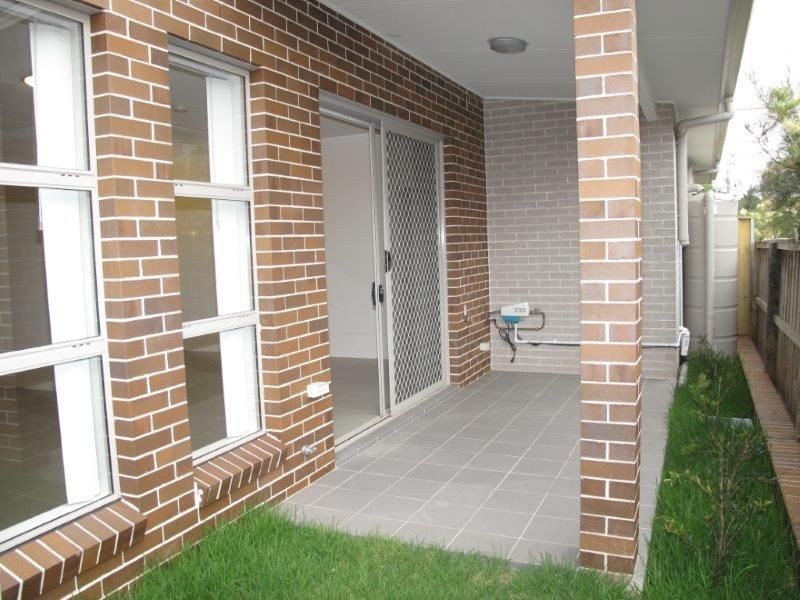 2/15 Broxbourne Street, Westmead NSW 2145