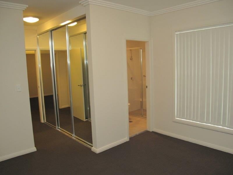 2/15 Broxbourne Street, Westmead NSW 2145