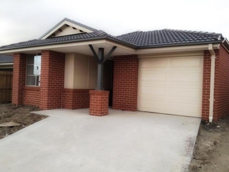 27 Dunraven Crescent, Doreen VIC 3754